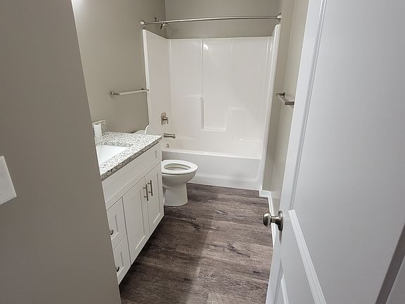 5th image of 1124 Charleston St #1