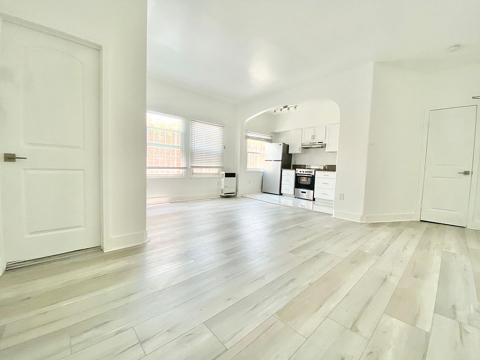 1st image of 5139 Melrose Ave APT 103