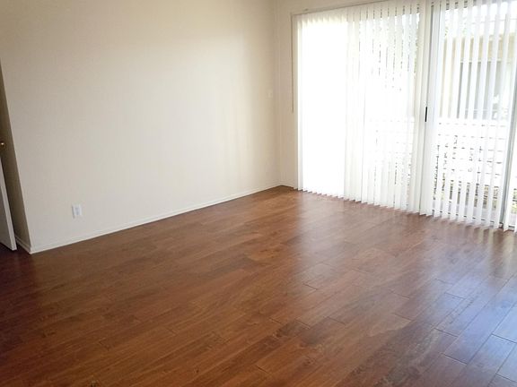 3rd image of 18541 Dearborn St APT 3