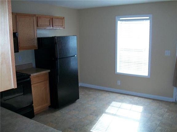 3rd image of 240 Executive Ave APT A