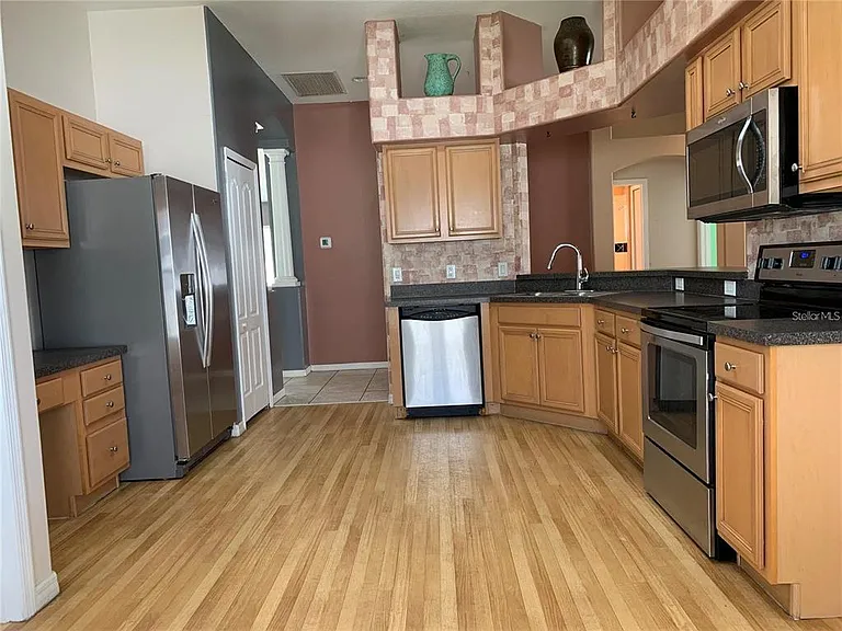 4211 Hartford Lake Dr — Photo 7