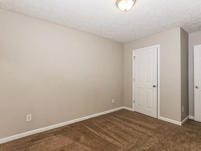1902 Grove Way — Photo 13