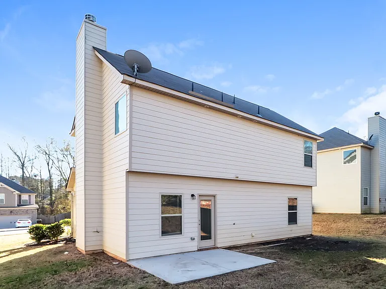 450 Louise Way — Photo 17