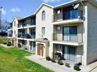 1326 E 9th St #2E, Lockport, IL 60441