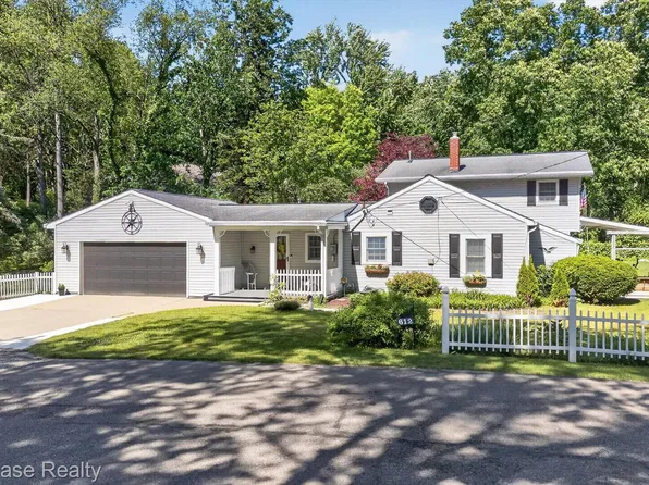 612 Sunrise Park St, Howell, MI 48843