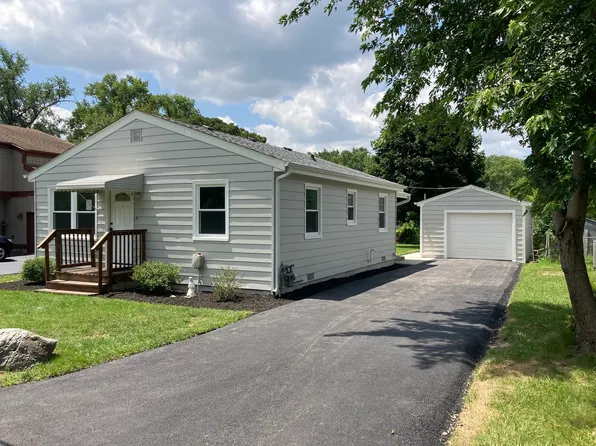 128 Eastwood Ln, Port Barrington, IL 60010