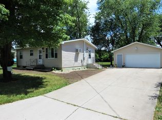 1044 Purdy St, Jesup, IA 50648