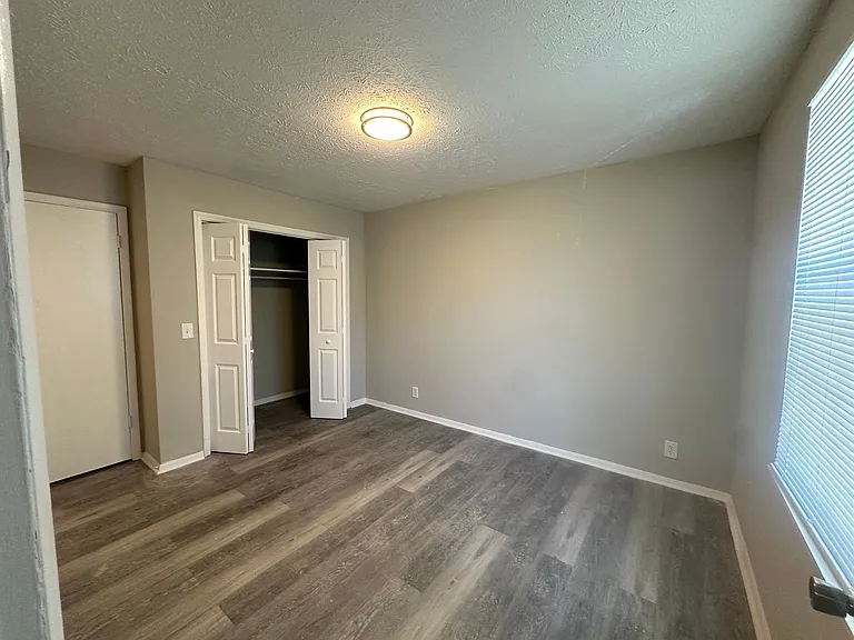 334 E Webster St — Photo 4