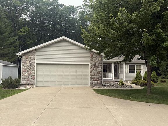 2nd image of 7487 Lakewood Dr