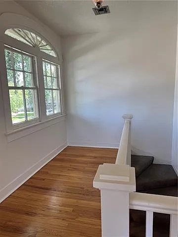 3 bed, 2.0 bath, 1632 sqft, $2,400 — Photo 2