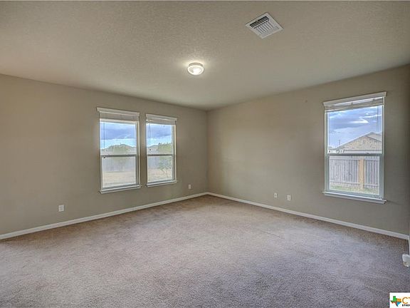 3rd image of 722 Great Oaks Dr