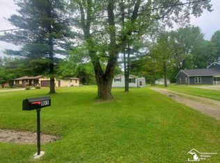 105 W Vienna Rd, Temperance, MI 48182