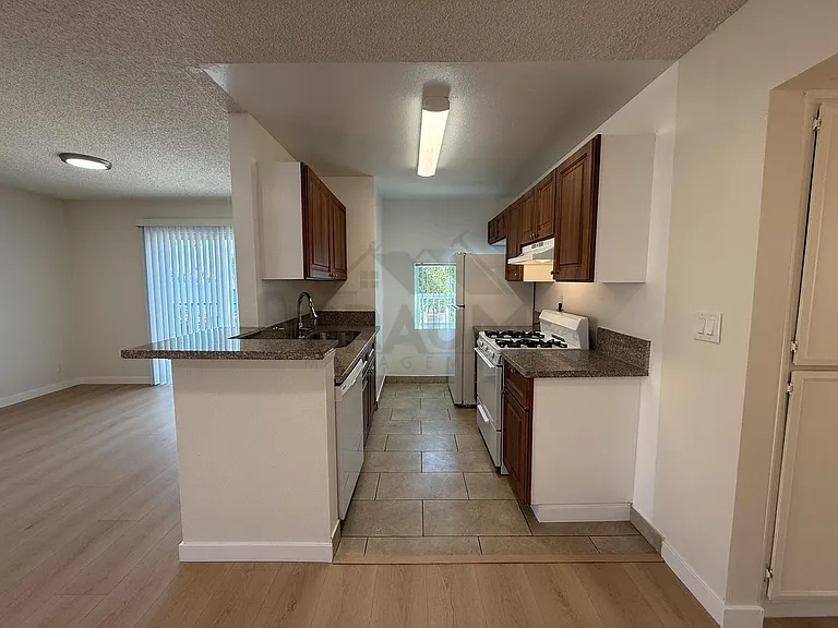 14801 DELANO — Photo 10
