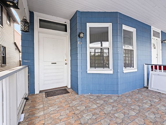 2nd image of 18 Alexander St #18