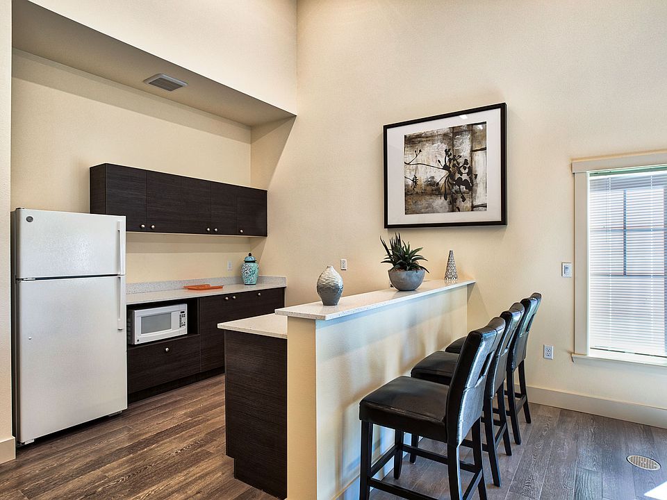 1st image of 1205 E Spruce St #13757413