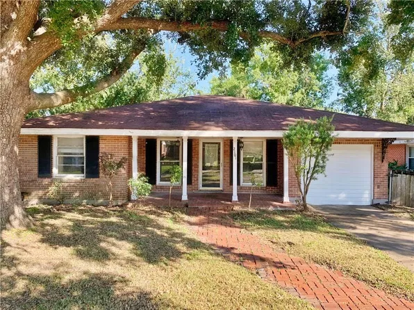 2101 Corinne Dr, Chalmette, LA 70043