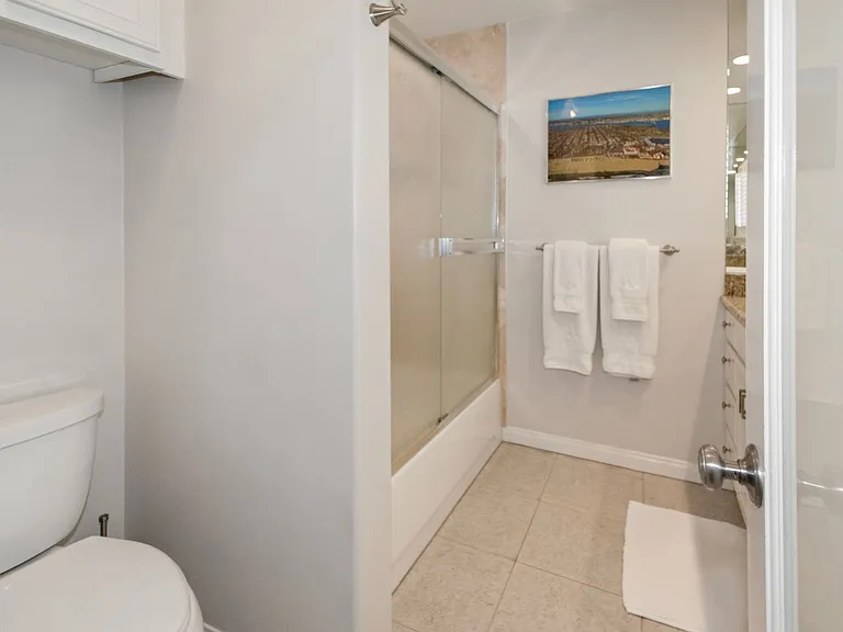 1052 Isabella Avenue Unit #E — Photo 17