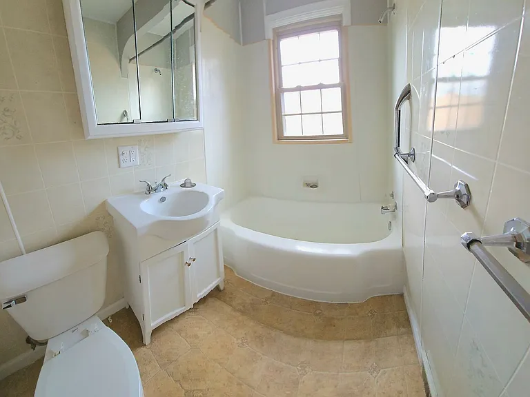 548 Arlington Ave — Photo 7