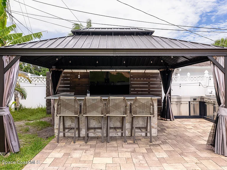 2502 Plantation Dr — Photo 3