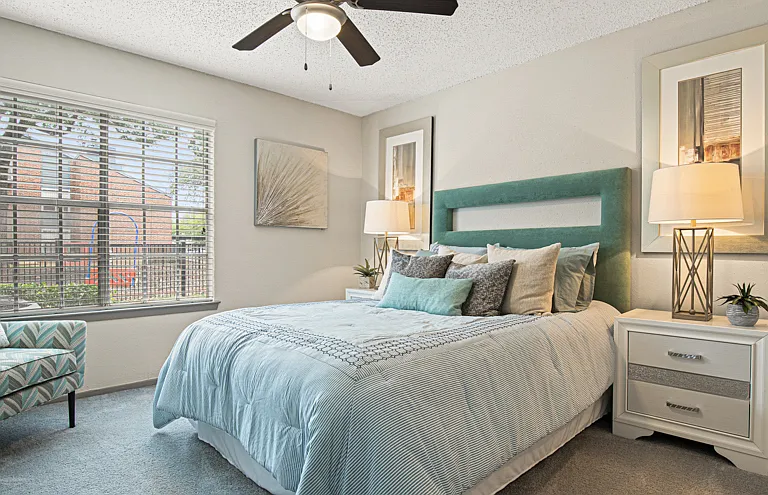 Oaks of Lewisville Apartments — Photo 16