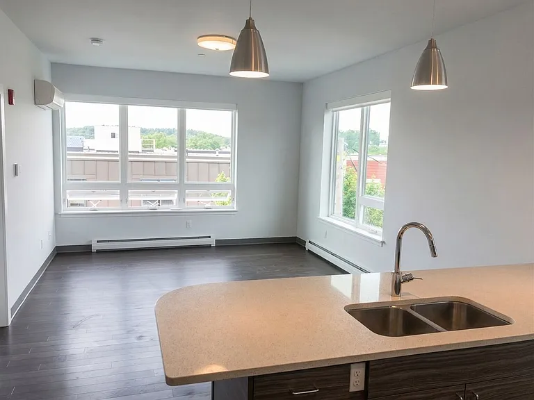 City Lights Modern, Luxury Living in Downtown Winooski — Photo 25