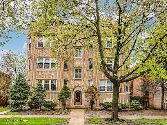 2nd image of 6141 N Francisco Ave #3S