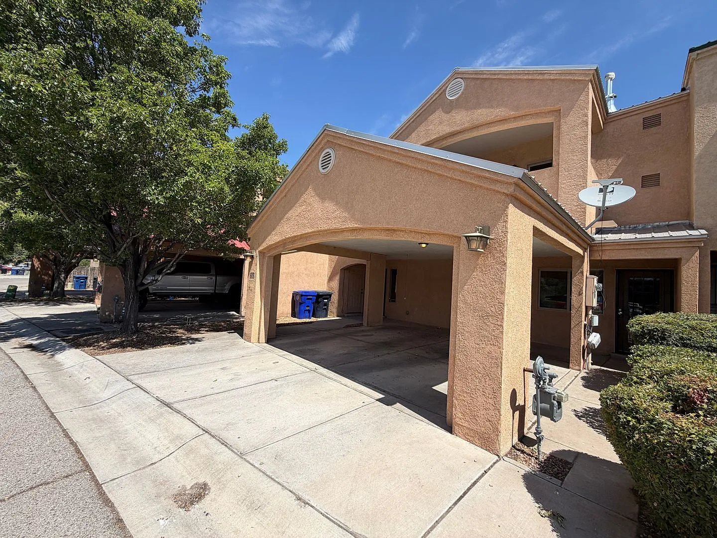3 Bedroom Town Home Available Near 4th Street SW & Bridge Blvd SW! — Photo 2