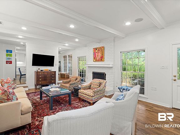 4th image of 3612 Linden Ln