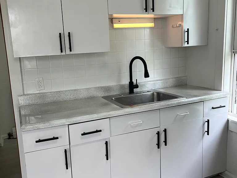 98 Raymond St #2E — Photo 1