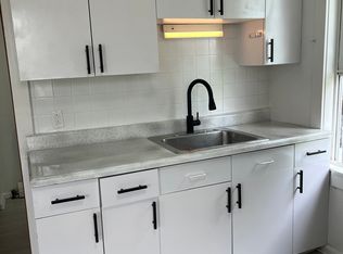 98 Raymond St #2E, Fall River, MA 02723