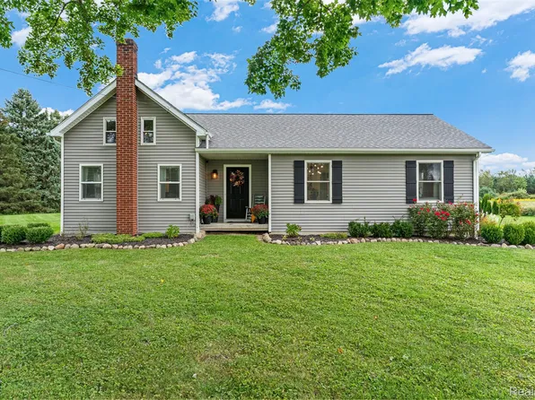 10433 Nichols Rd, Gaines, MI 48436