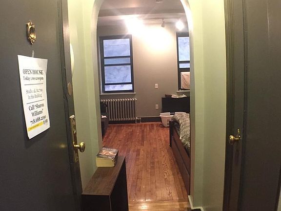 4th image of 11 Waverly Pl APT 4L