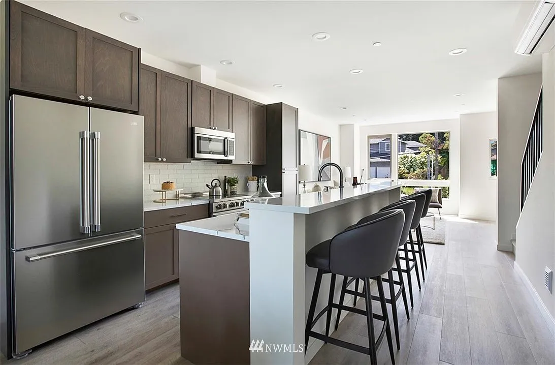 3 bed, 3.5 bath, 1751 sqft, $3,500 — Photo 3