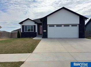7821 Lena St, Lincoln, NE 68516