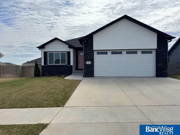 7821 Lena St, Lincoln, NE 68516