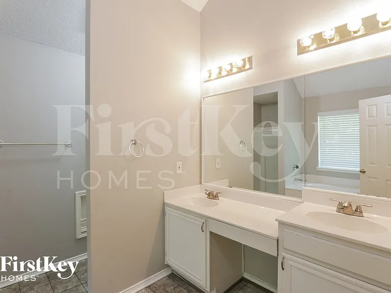 701 Long Hill Ct — Photo 12