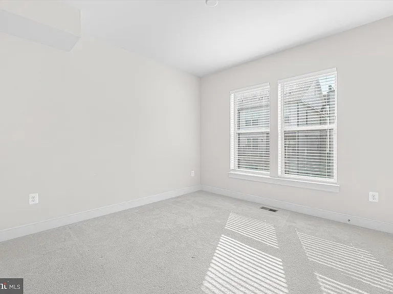 115 Dickenson Dr — Photo 17