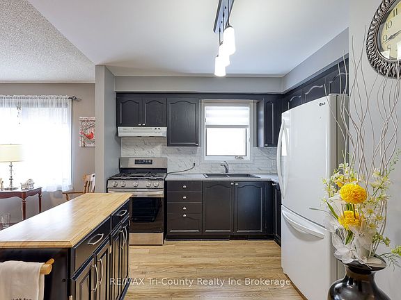 4th image of 33 Wilkins Cres