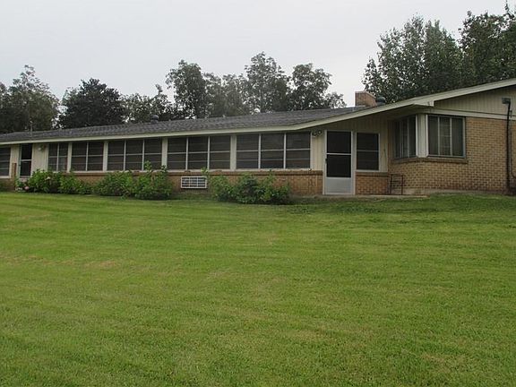 3rd image of 414 Pecan Dr