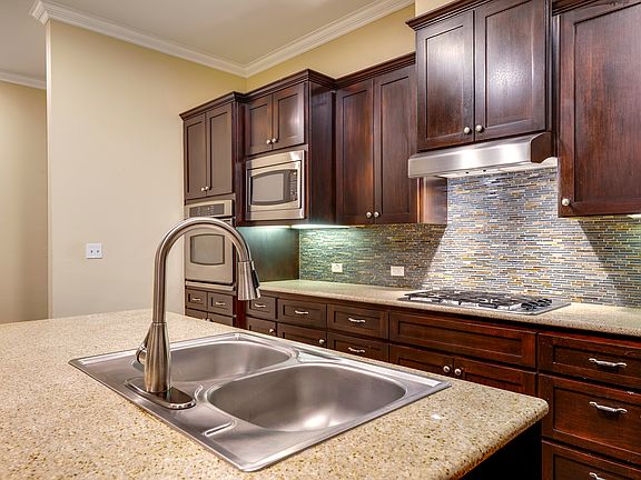 5th image of 230 Dwyer Ave #1002