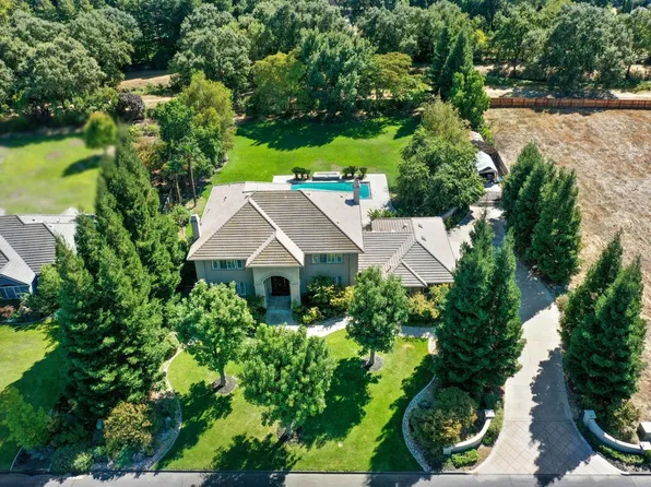 5714 E Eastview Dr, Stockton, CA 95212