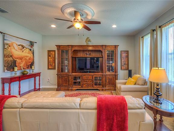 4th image of 5131 Sorrento Blvd W