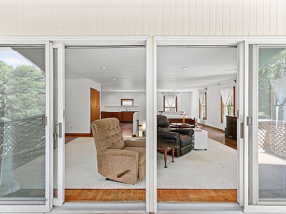 5th image of 26 Woodbine Pl