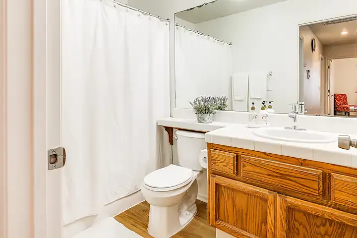 708 Champagne Ct — Photo 16