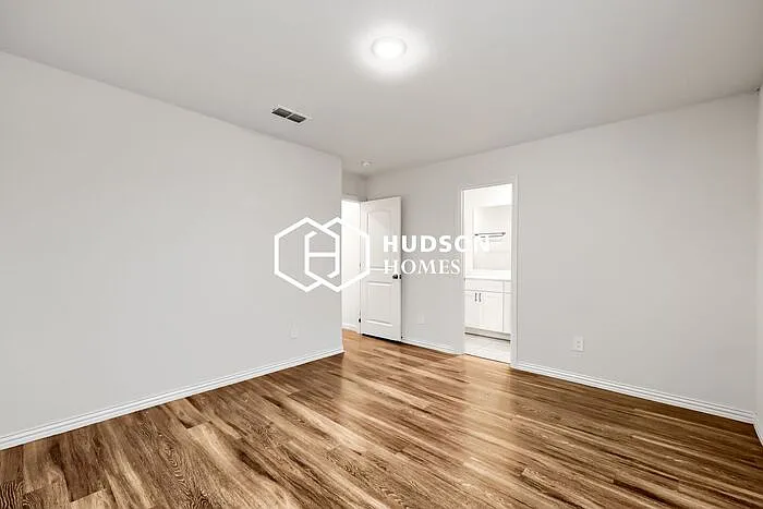 2032 Clay St — Photo 8