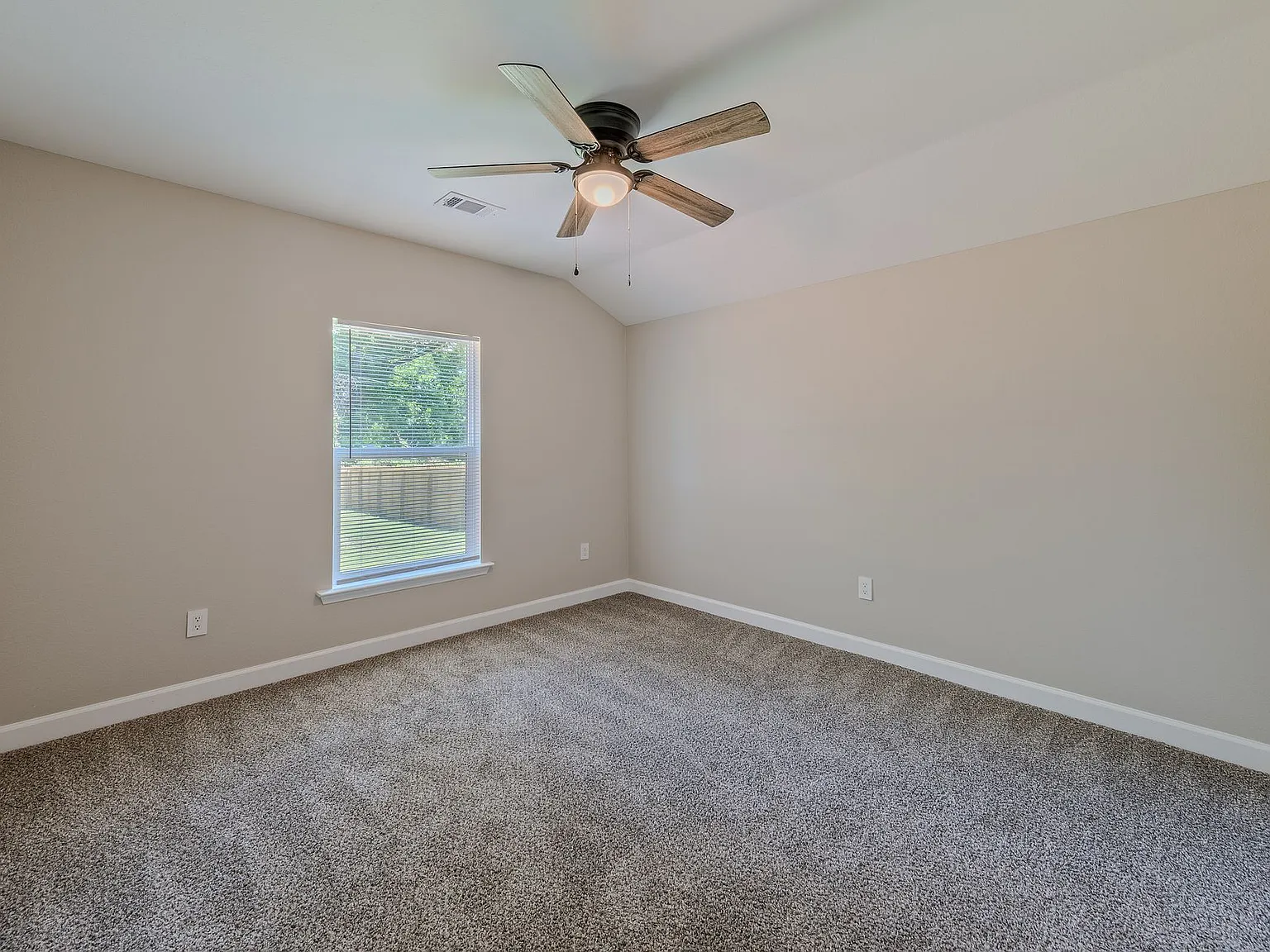 2707 S Cumberland St — Photo 4