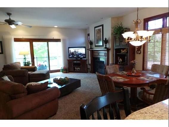 4th image of 326 E Harbor View Dr