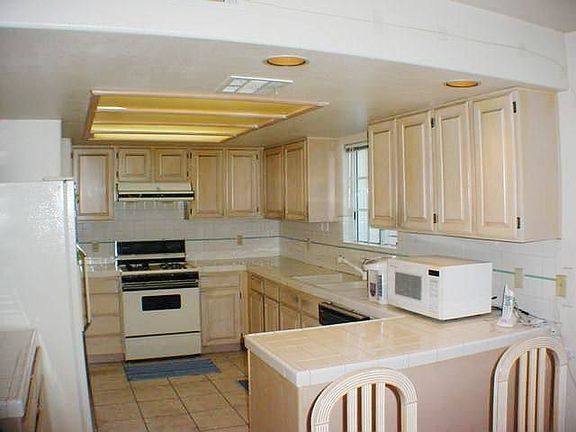 3rd image of 7426 Garvalia Ave