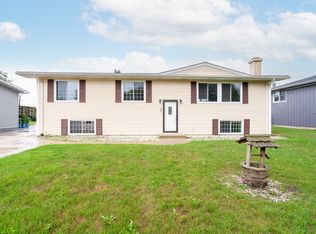 363 River Edge Dr, Romeoville, IL 60446