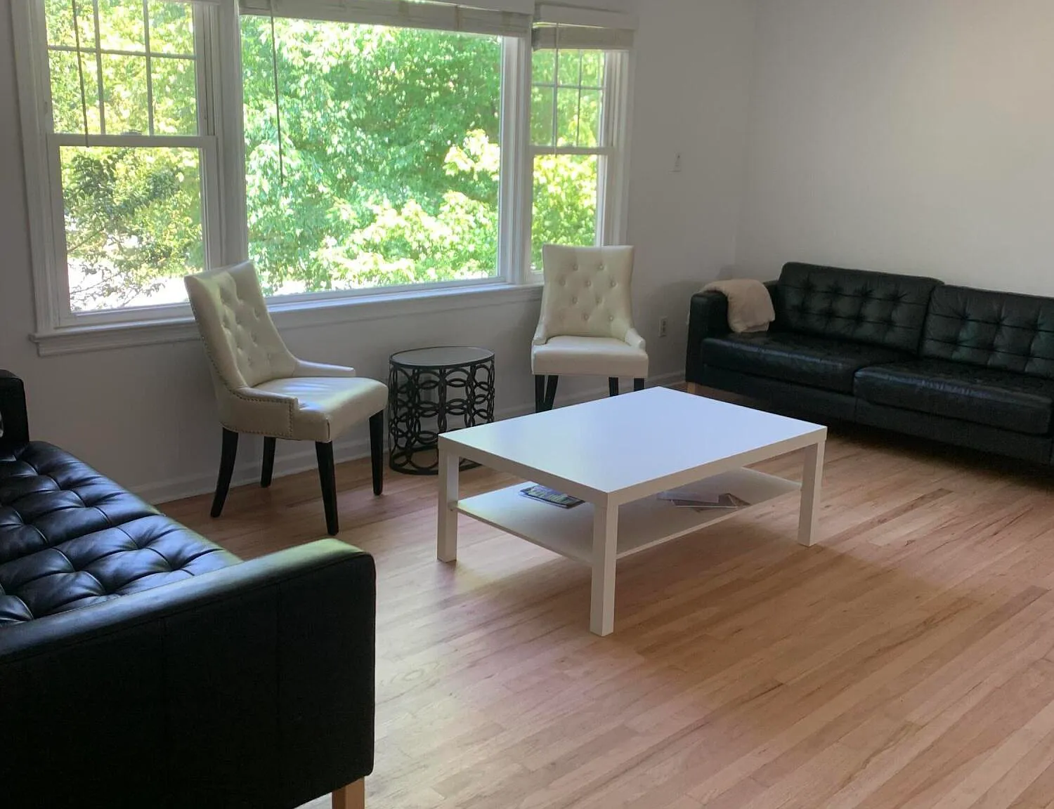 5 bed, 2250 sqft, $2,600 — Photo 2